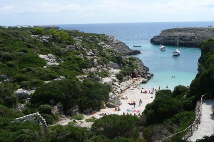 pescaturismemenorca.com excursions en vaixell a Cala Binidali Menorca