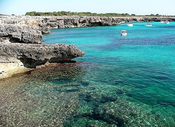 www.pescaturismemenorca.com excursions en vaixell a Cala Blanca a Menorca